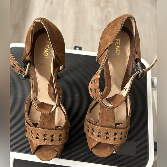 Authentic FENDI SANDAL - Picture 4 of 4